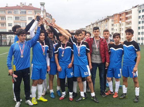 Okulumuzda Futbol Turnuvası Yapıulmıştır.